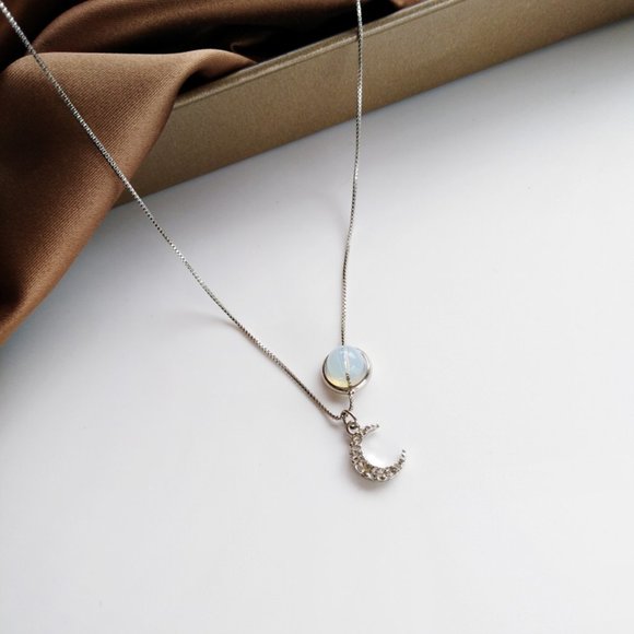 💕LAST ONE Moon Stone Pendant Necklaces - Picture 2 of 7
